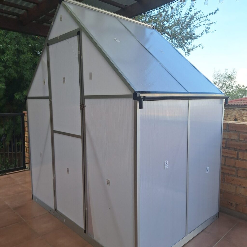 Green house patio side